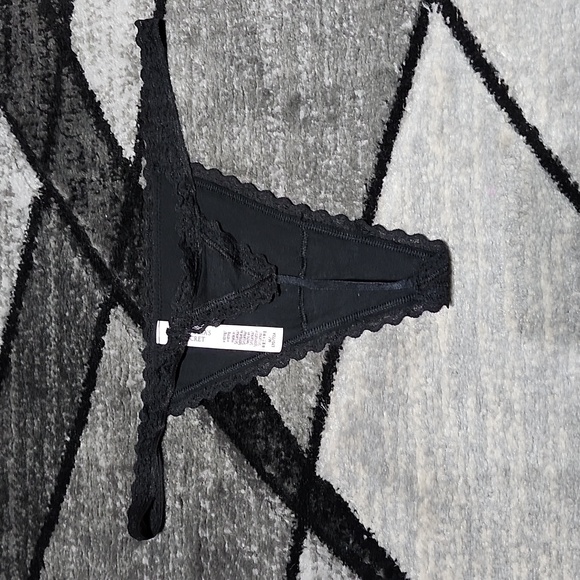 VICTORIA SECRET BLACK LACE-TRIM V-STRING PANTY NWOT MEDIUM - Picture 5 of 9